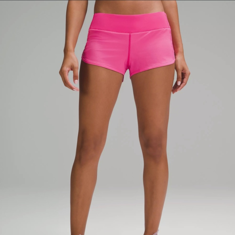 LULULEMON🍋🍋 sonic pink  hotty hot shorts size 4-2.5 in